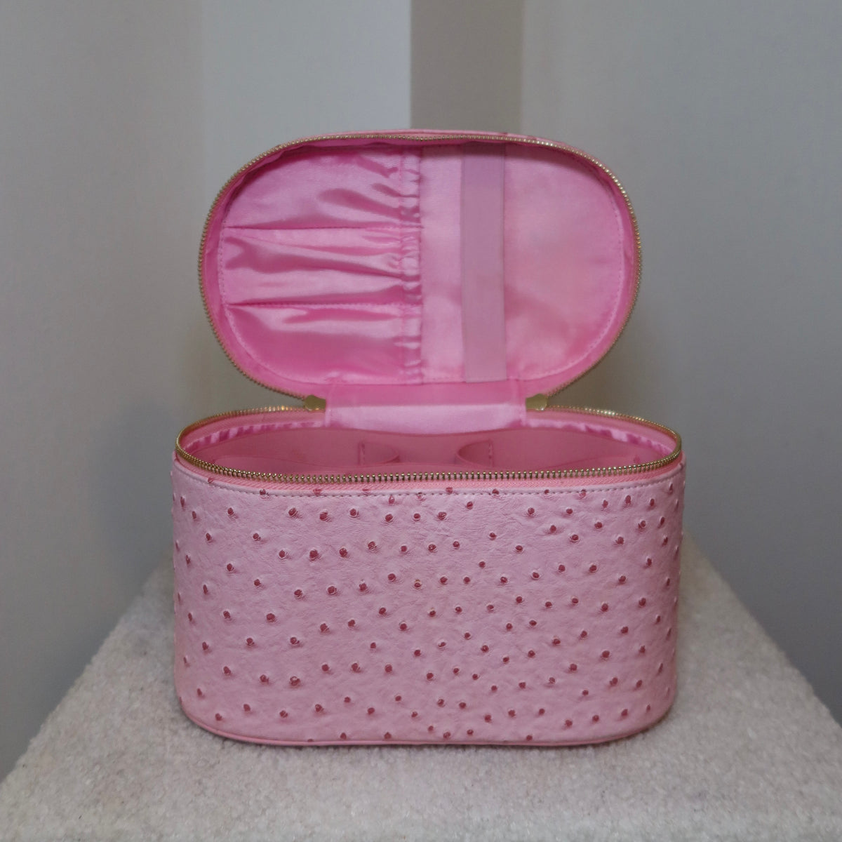 The Vanity Case – Travel Makeup Bag & Cosmetic Case with Ostrich Leather - Lychee PIQUÉ CASES