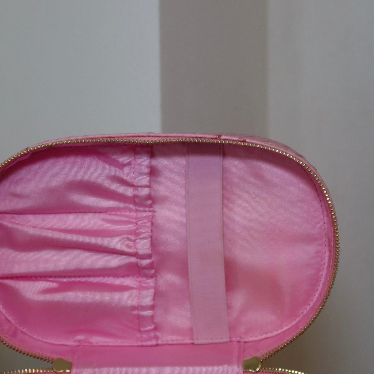The Vanity Case – Travel Makeup Bag & Cosmetic Case with Ostrich Leather - Lychee PIQUÉ CASES